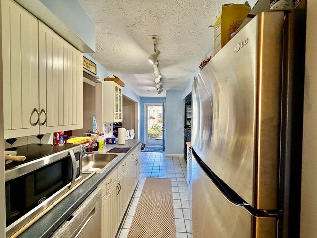 197 Lake St 15, Weymouth, MA 02189