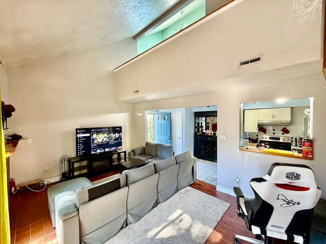197 Lake St 15, Weymouth, MA 02189