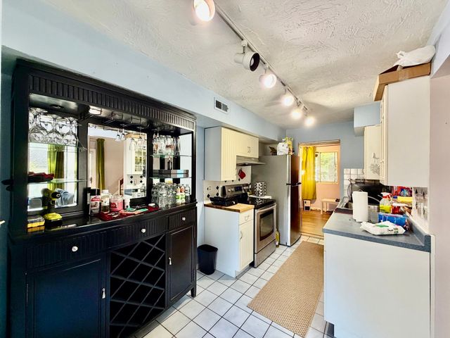 197 Lake St 15, Weymouth, MA 02189
