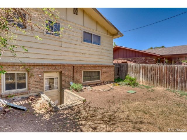 2114 Agate Ct, Loveland, CO 80538