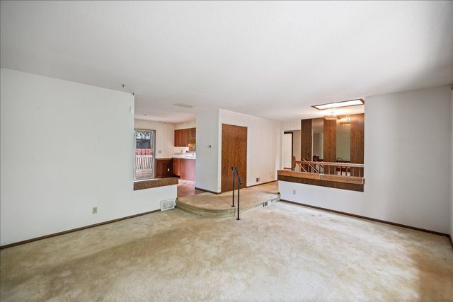 13009 Lakeview Drive, Burnsville, MN 55337