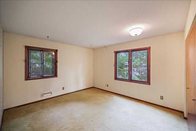 13009 Lakeview Drive, Burnsville, MN 55337
