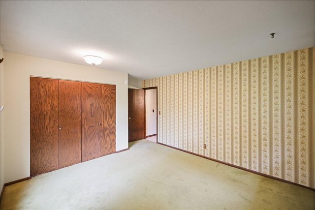 13009 Lakeview Drive, Burnsville, MN 55337