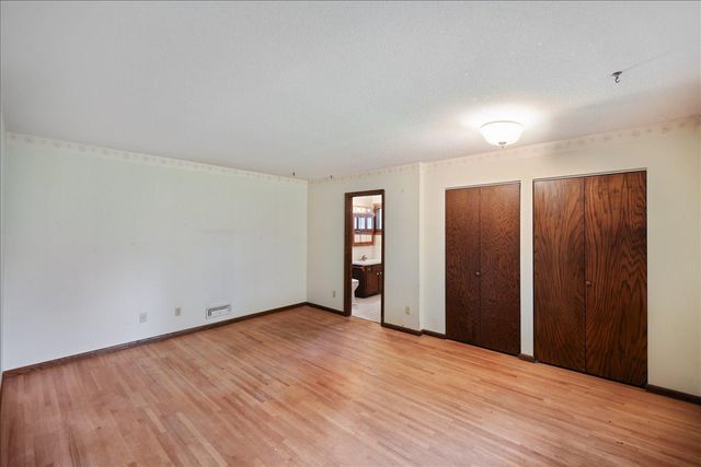13009 Lakeview Drive, Burnsville, MN 55337