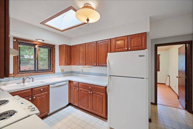 13009 Lakeview Drive, Burnsville, MN 55337