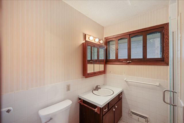 13009 Lakeview Drive, Burnsville, MN 55337