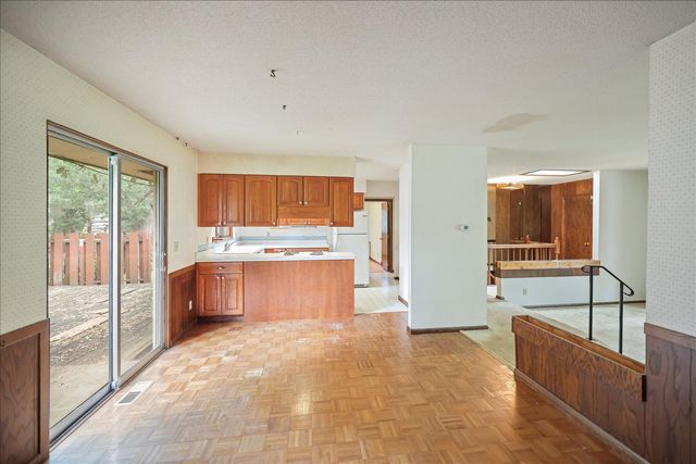 13009 Lakeview Drive, Burnsville, MN 55337