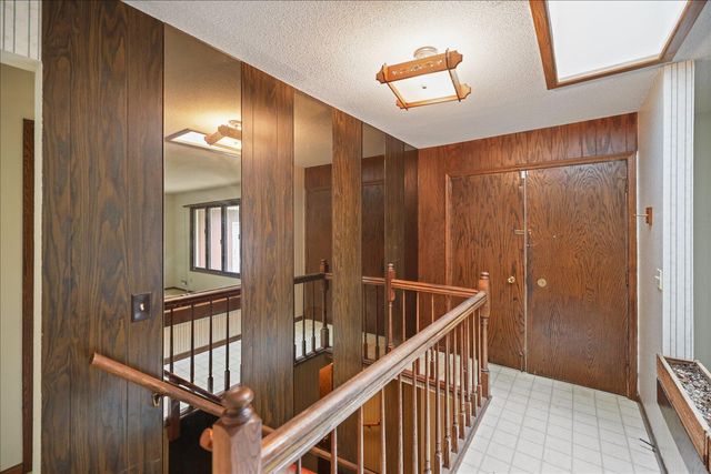 13009 Lakeview Drive, Burnsville, MN 55337