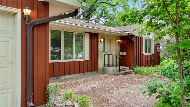 13009 Lakeview Drive, Burnsville, MN 55337