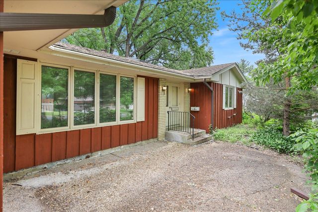 13009 Lakeview Drive, Burnsville, MN 55337