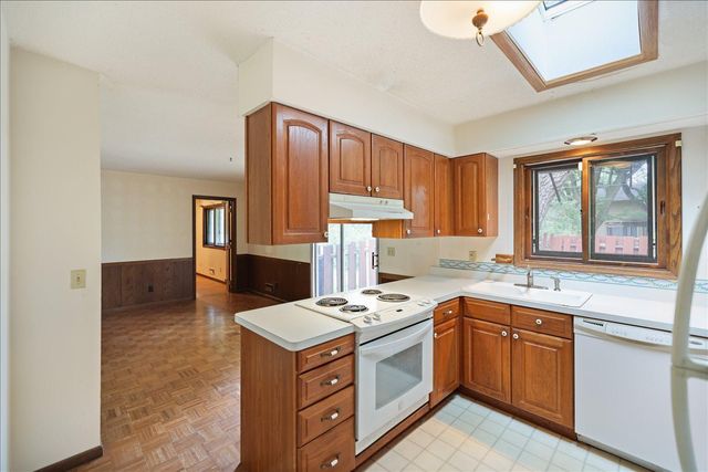 13009 Lakeview Drive, Burnsville, MN 55337
