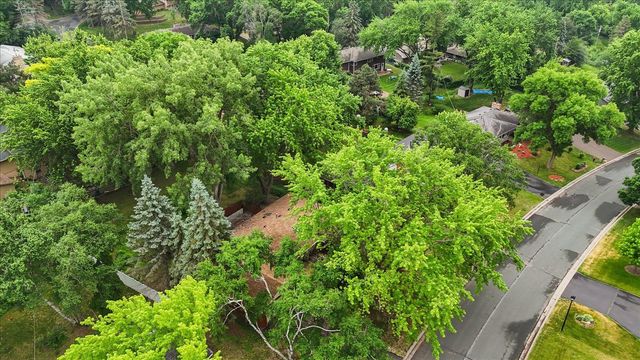 13009 Lakeview Drive, Burnsville, MN 55337