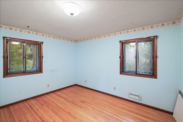 13009 Lakeview Drive, Burnsville, MN 55337
