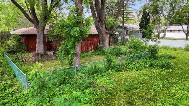 13009 Lakeview Drive, Burnsville, MN 55337