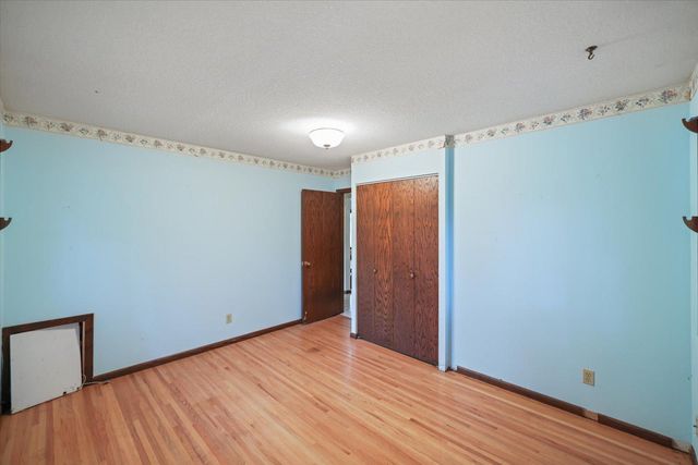 13009 Lakeview Drive, Burnsville, MN 55337