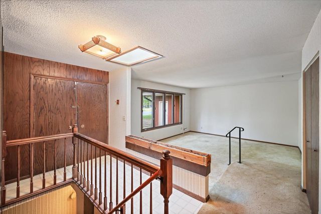 13009 Lakeview Drive, Burnsville, MN 55337