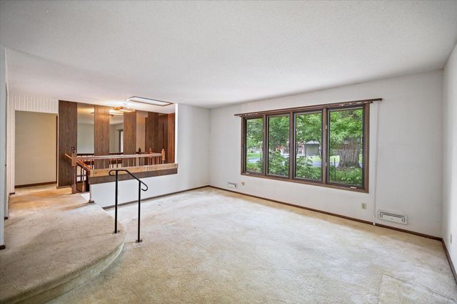 13009 Lakeview Drive, Burnsville, MN 55337