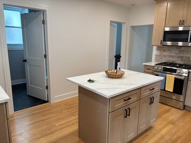 1653 N Richmond Street 1, Chicago, IL 60647