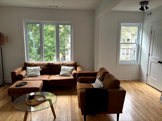 1653 N Richmond Street 1, Chicago, IL 60647