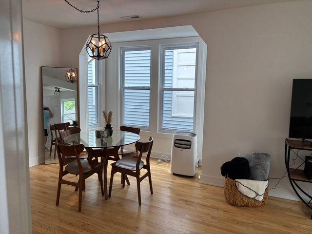 1653 N Richmond Street 1, Chicago, IL 60647
