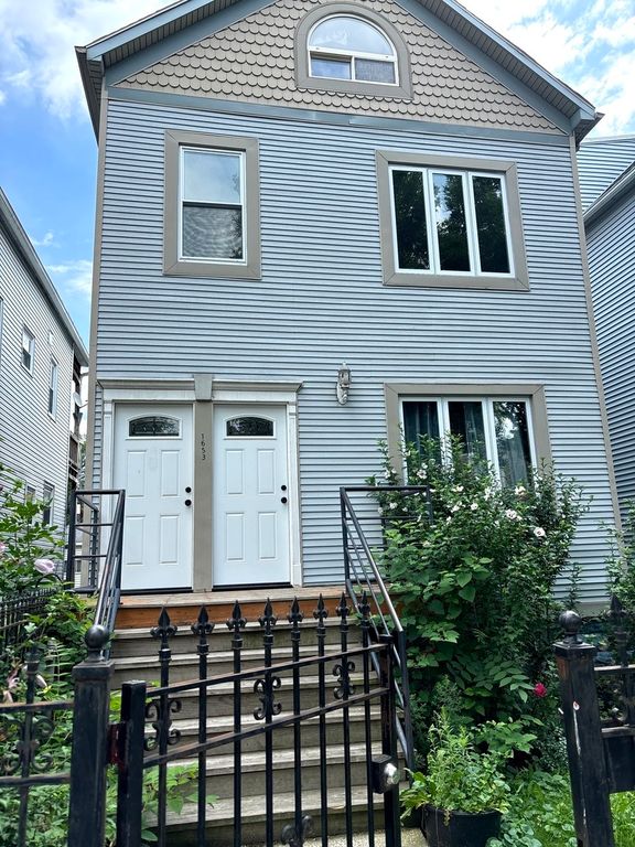 1653 N Richmond Street 1, Chicago, IL 60647
