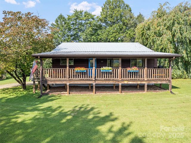 25 Tarhelia Lane, Whittier, NC 28789