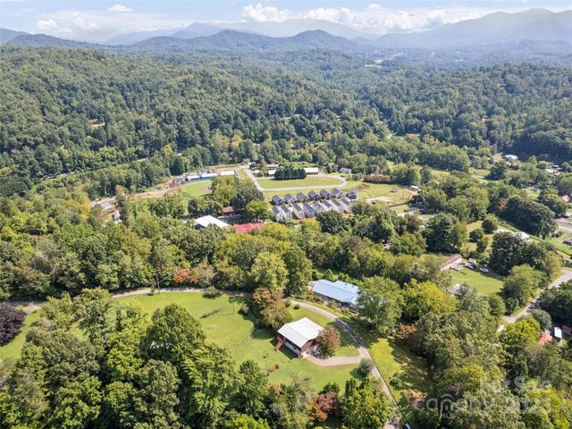 25 Tarhelia Lane, Whittier, NC 28789