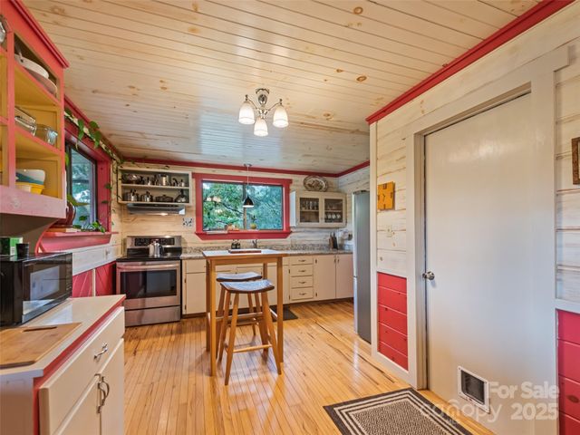 25 Tarhelia Lane, Whittier, NC 28789