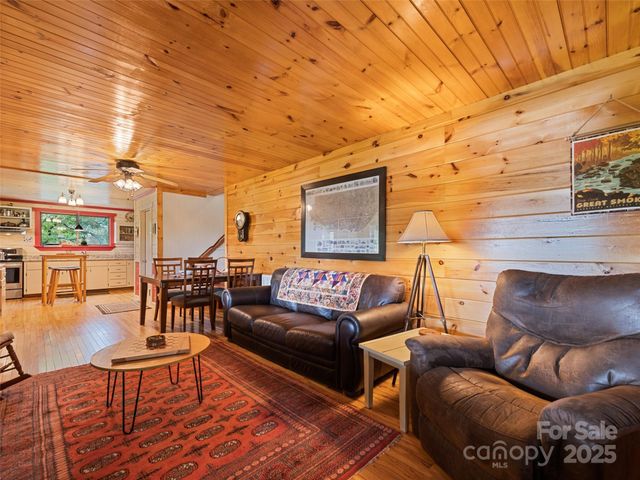 25 Tarhelia Lane, Whittier, NC 28789