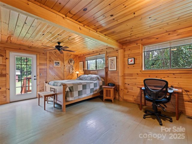 25 Tarhelia Lane, Whittier, NC 28789