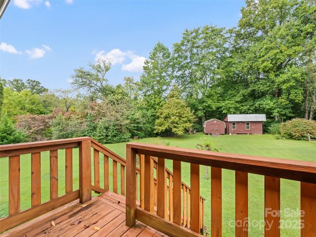 25 Tarhelia Lane, Whittier, NC 28789