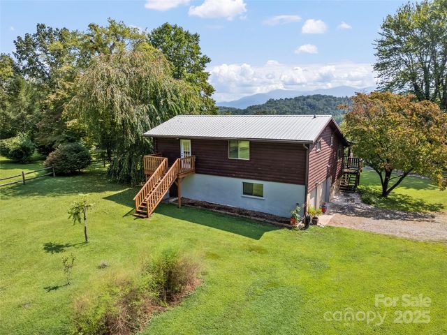 25 Tarhelia Lane, Whittier, NC 28789