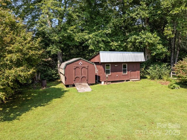 25 Tarhelia Lane, Whittier, NC 28789