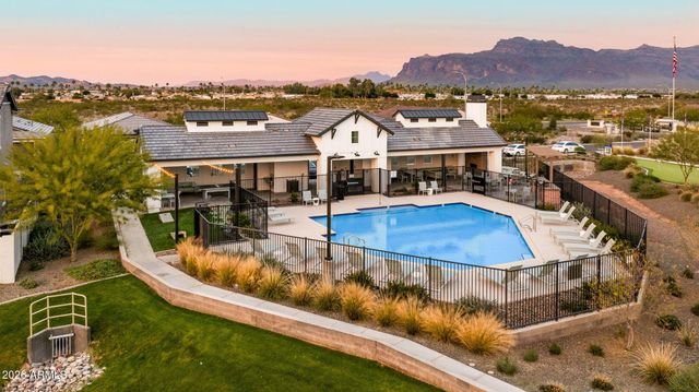 2487 E BOULDER Avenue, Apache Junction, AZ 85119