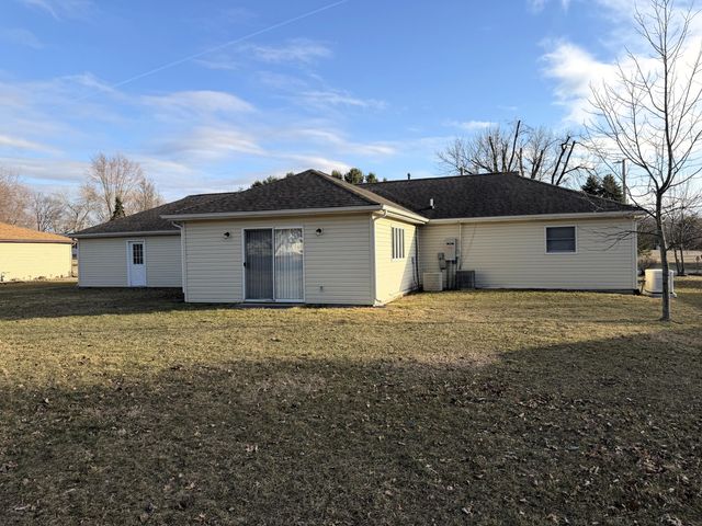 294 W Landing Terrace Drive, Winamac, IN 46996