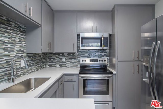 450 S LOS ROBLES Avenue 15, Pasadena, CA 91101