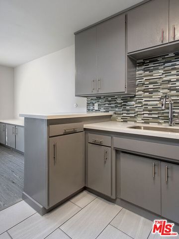 450 S LOS ROBLES Avenue 15, Pasadena, CA 91101