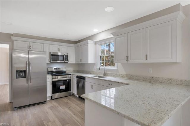 4 Wendell CIR, Poquoson, VA 23662