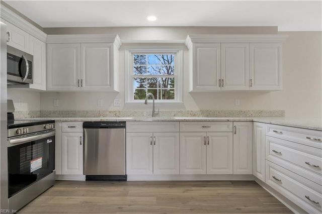 4 Wendell CIR, Poquoson, VA 23662