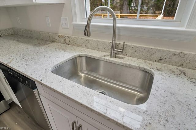 4 Wendell CIR, Poquoson, VA 23662