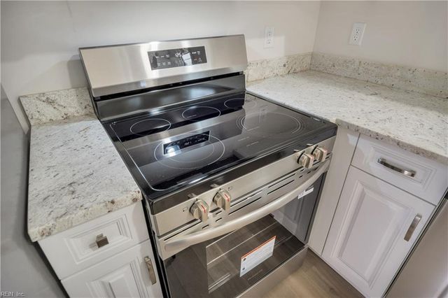 4 Wendell CIR, Poquoson, VA 23662