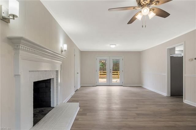 4 Wendell CIR, Poquoson, VA 23662