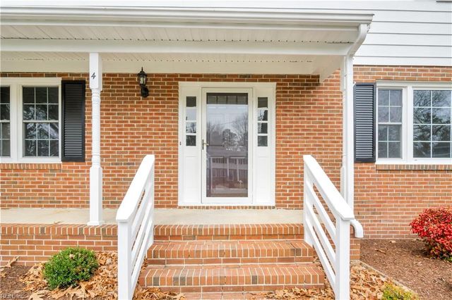 4 Wendell CIR, Poquoson, VA 23662