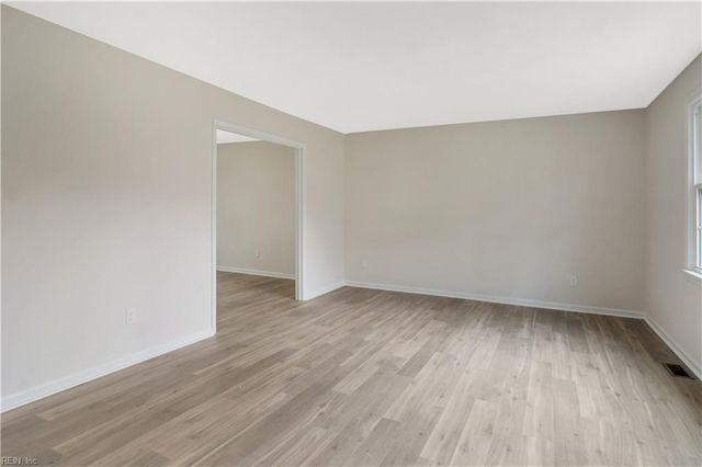 4 Wendell CIR, Poquoson, VA 23662