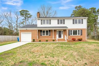 4 Wendell CIR, Poquoson, VA 23662