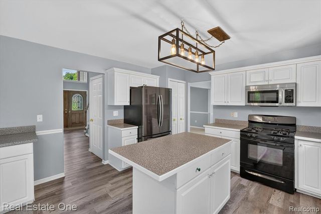 9610 Forest Ridge Drive, Clarkston, MI 48348
