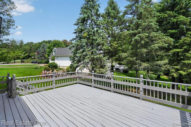 9610 Forest Ridge Drive, Clarkston, MI 48348