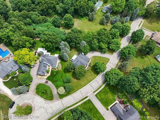 9610 Forest Ridge Drive, Clarkston, MI 48348