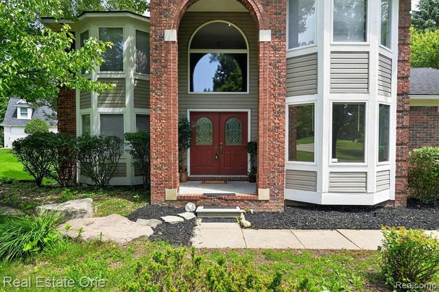 9610 Forest Ridge Drive, Clarkston, MI 48348
