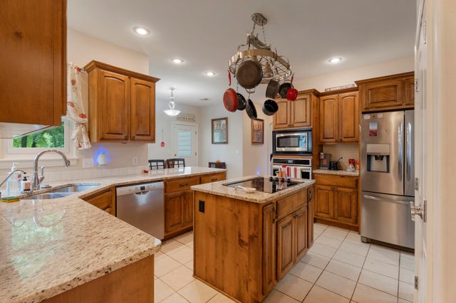 1201 Harber Oaks Loop, Grove, OK 74344